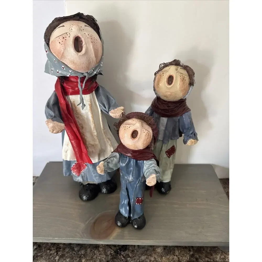 RARE VINTAGE PAPER MACHE CHRISTMAS CAROLERS FIGURES SET - UNIQUE - CUTE XMAS